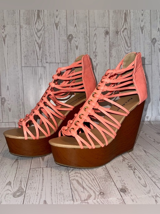Mark & Maddux Shoes - Strappy Coral Wedge Sandals - size 7